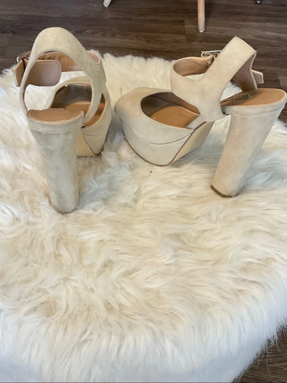 Steve Madden Neutral Beige Suede Platform Peep-Toe Sandals